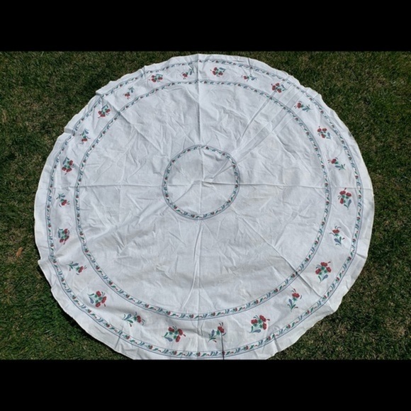 Table cloths - Picture 1 of 9